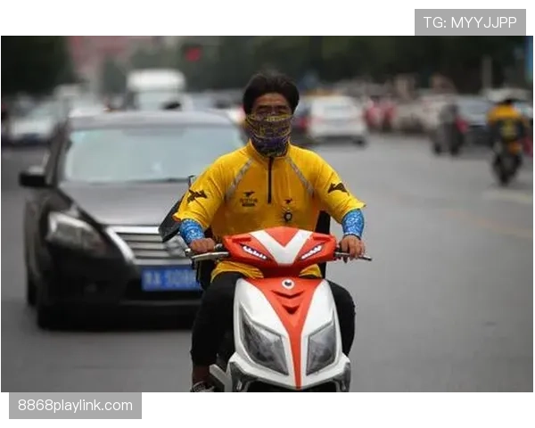 孙一文拎着那只包出现，我连月底的外卖都不想点了