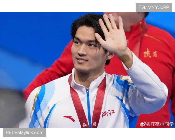 徐嘉余训练完直接去奢侈品店刷卡，柜姐以为他走错片场了