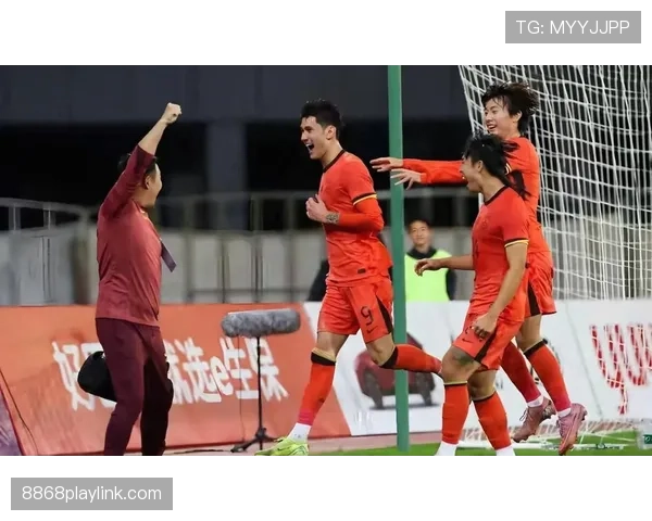 拉人犯规的判罚标准：何时构成阻止进攻机会的直接任意球？