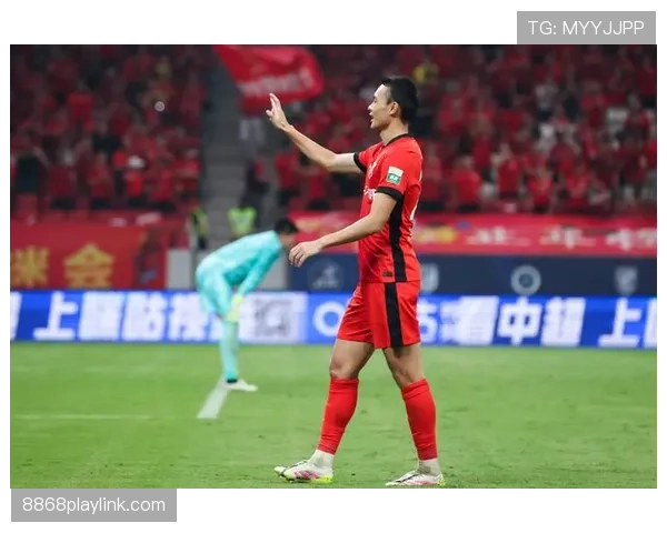上海海港近期状态呈现回升趋势，关键比赛进球效率提升，为后续联赛争夺奠定基础